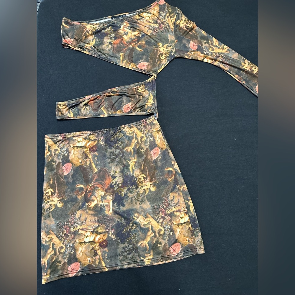 Pretty little thing Angel printed stretchy dress
